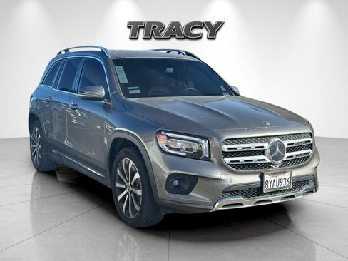 Used 2021 Mercedes-Benz GLB 250 4MATIC image 2