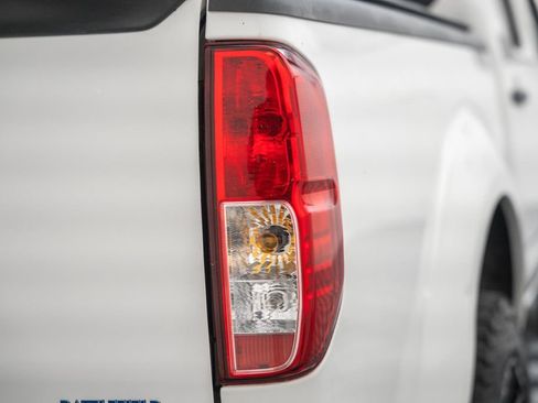 Used 2018 Nissan Frontier SV RWD image 8