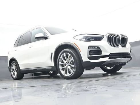 Used 2021 BMW X5 xDrive40i w/ Premium Package 3 AWD/4WD image 29