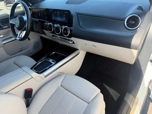 Used 2025 Mercedes-Benz GLA 250 4MATIC image 10