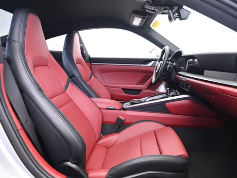 Used 2025 Porsche 911 Carrera image 19