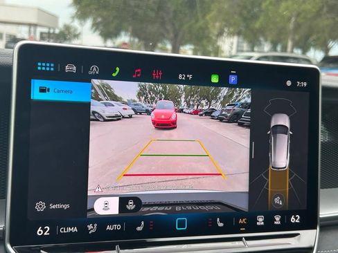 New 2026 Volkswagen Tiguan SE FWD image 18