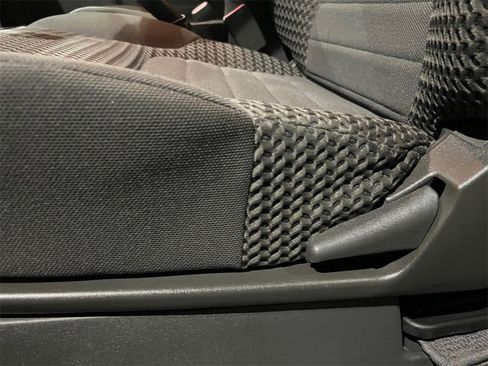 Used 2015 Nissan Frontier SV image 23