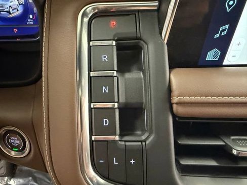 Certified 2024 Chevrolet Suburban High Country w/ Premium Package 2 AWD/4WD image 15