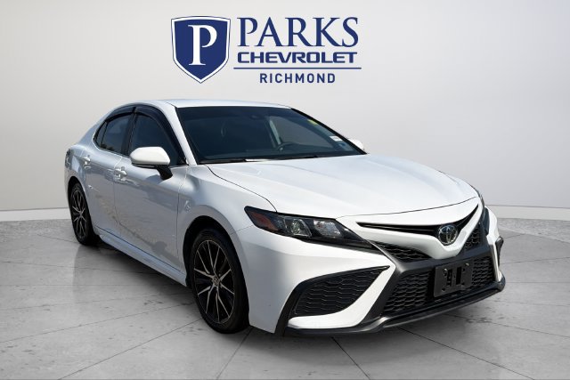 Used 2024 Toyota Camry SE w/ Convenience Package FWD image 1