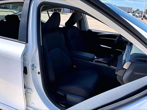 Used 2025 Toyota Camry LE image 7