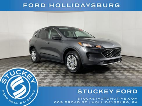 Used 2022 Ford Escape SE w/ Cold Weather Package image 1