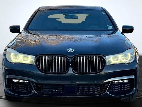 Used 2017 BMW 740i image 2