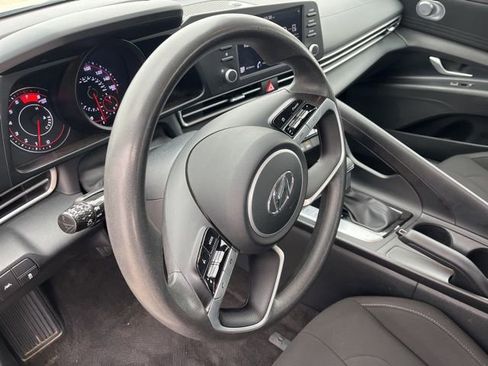 Used 2023 Hyundai Elantra SEL image 13