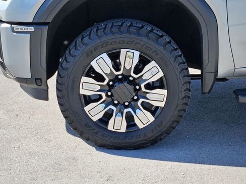 Used 2024 GMC Sierra 2500 Denali w/ Denali Reserve Package AWD/4WD image 13