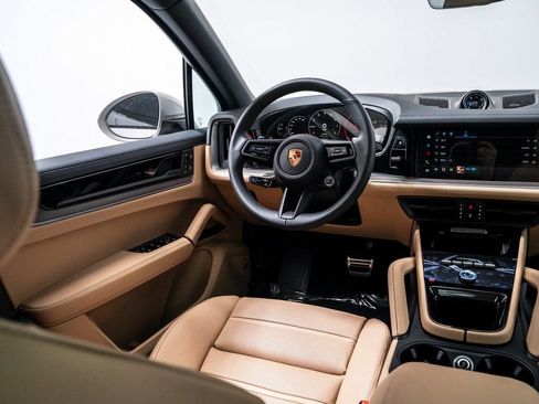 New 2026 Porsche Cayenne S image 25
