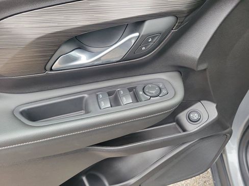 Used 2024 GMC Terrain SLE w/ Driver Convenience Package FWD image 18
