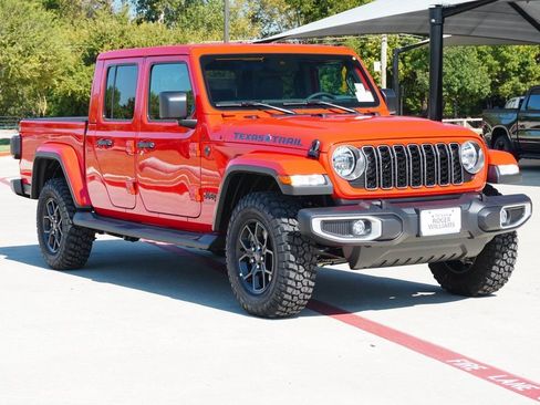 New 2025 Jeep Gladiator Sport image 5