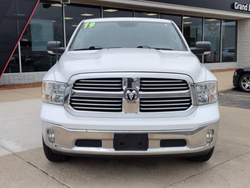 Used 2019 RAM 1500 Classic SLT w/ SLT Plus D←cor Group AWD/4WD image 10