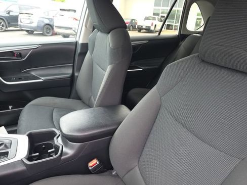 Used 2024 Toyota RAV4 LE image 9