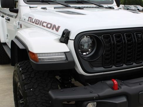 Used 2025 Jeep Wrangler Unlimited Rubicon AWD/4WD image 5