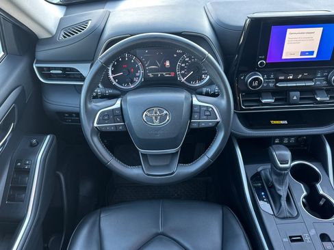 Certified 2024 Toyota Highlander XLE image 13