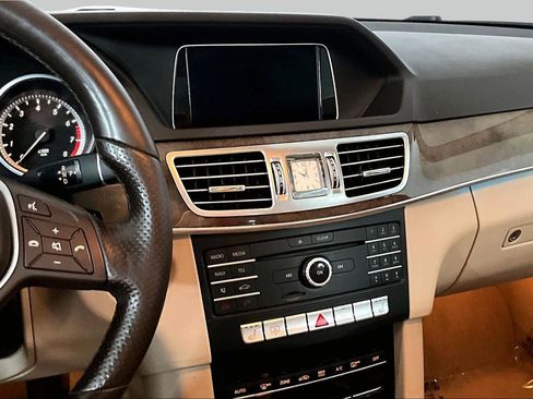 Used 2016 Mercedes-Benz E 350 4MATIC Sedan image 7