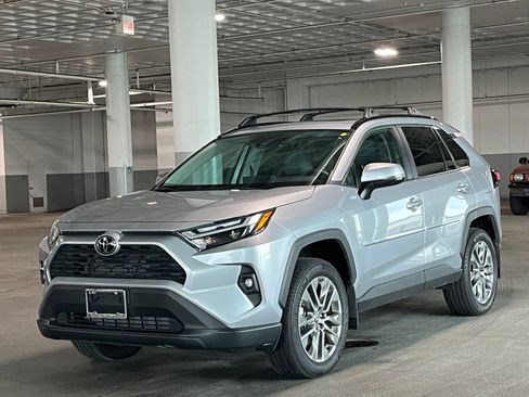 Used 2025 Toyota RAV4 XLE Premium w/ Weather Package AWD/4WD image 4