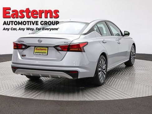 Used 2024 Nissan Altima 2.5 SV FWD image 5