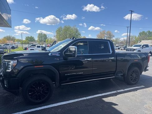 Used 2021 GMC Sierra 2500 Denali w/ Denali Black Diamond Edition image 6