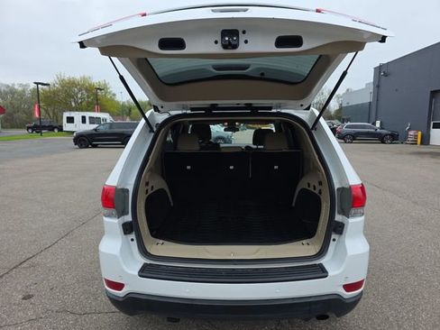 Used 2018 Jeep Grand Cherokee Laredo AWD/4WD image 25