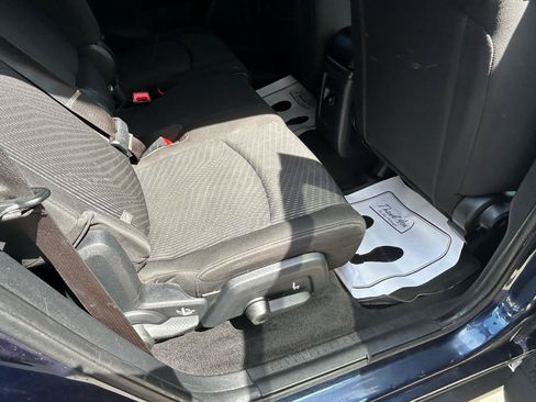 Used 2018 Dodge Journey SE w/ Connectivity Group FWD image 11