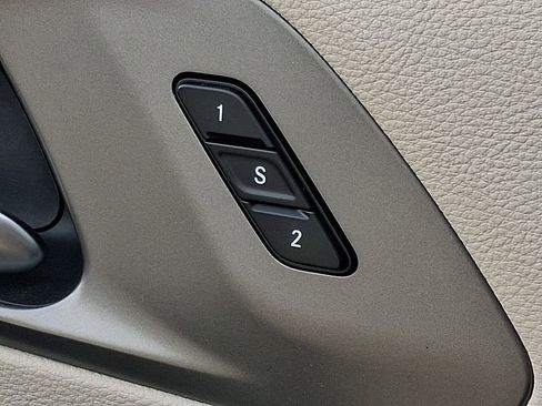 Used 2024 Chrysler Pacifica Touring-L image 27