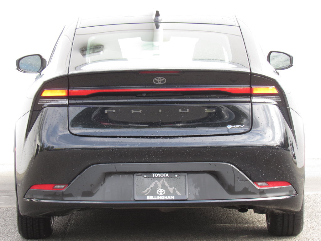 Certified 2025 Toyota Prius LE FWD image 7