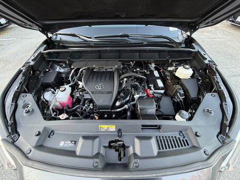Used 2024 Toyota Highlander LE image 26