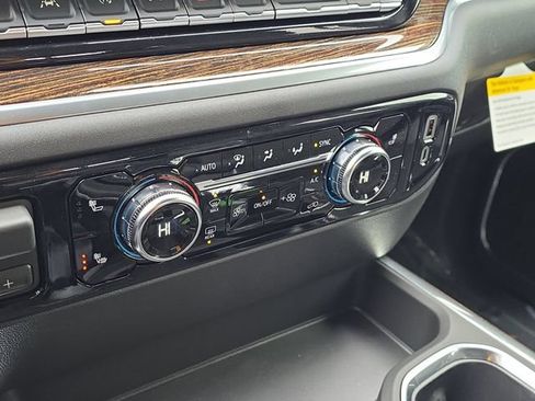 New 2026 GMC Sierra 1500 Elevation w/ Preferred Package AWD/4WD image 16