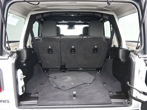 Used 2025 Jeep Wrangler Unlimited Rubicon AWD/4WD image 28