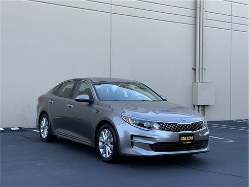 Used 2017 Kia Optima EX image 3