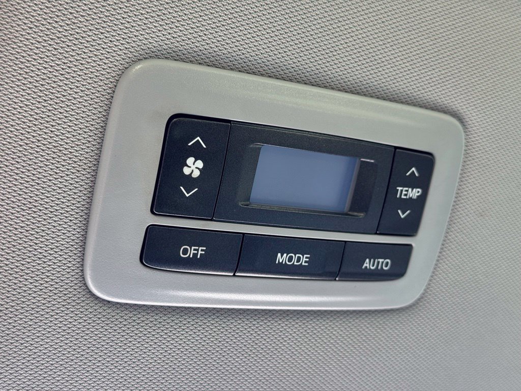 Used 2017 Toyota Sienna XLE Premium FWD image 41