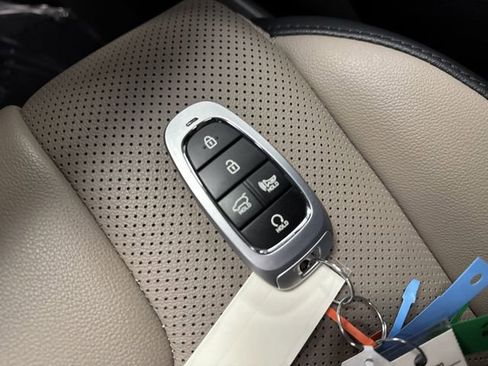 Used 2023 Hyundai Santa Fe SEL Premium image 31