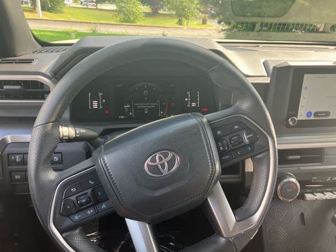 Used 2025 Toyota 4Runner SR5 RWD image 18