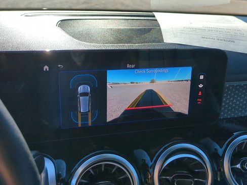 Used 2024 Mercedes-Benz EQB 250+ image 23