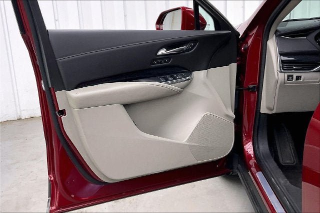 Used 2020 Cadillac XT4 Premium Luxury w/ Cold Weather Package AWD/4WD image 20