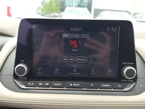 Used 2025 Nissan Rogue SV FWD image 18