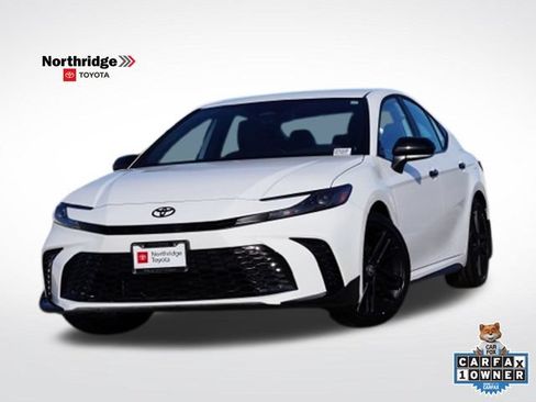 Used 2026 Toyota Camry Hybrid w/ Multimedia Upgrade Package FWD image 1