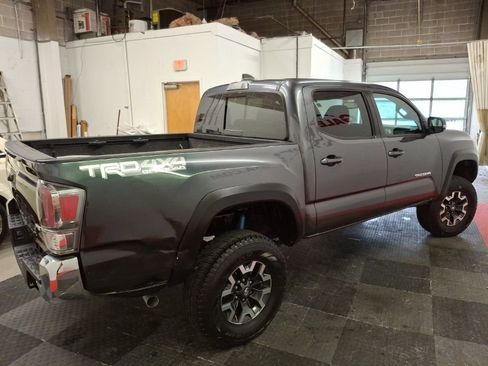 Used 2021 Toyota Tacoma TRD Off-Road image 11