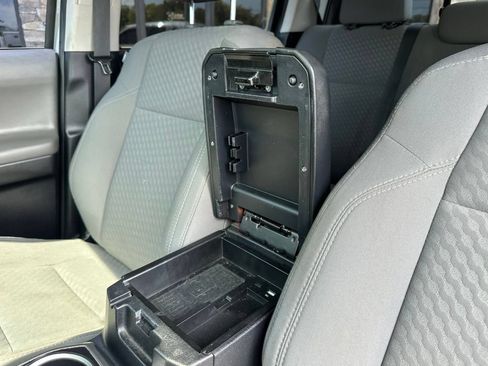 Used 2021 Toyota Tacoma SR5 AWD/4WD image 15