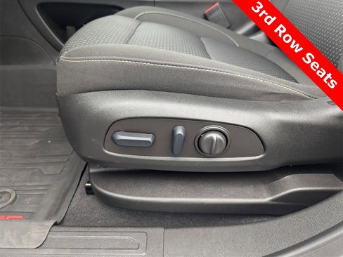 Used 2023 GMC Acadia SLE w/ Driver Convenience Package image 12