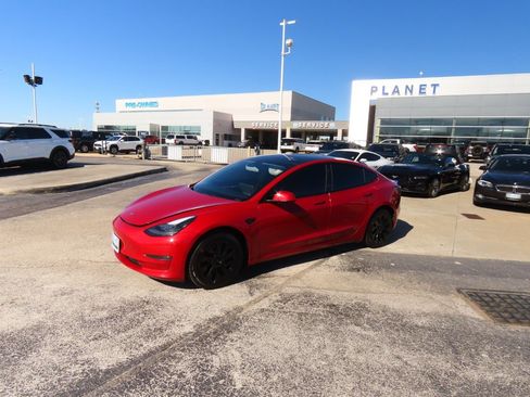 Used 2021 Tesla Model 3 Standard Range Plus image 2