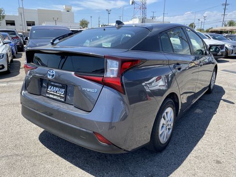Used 2021 Toyota Prius LE FWD image 10