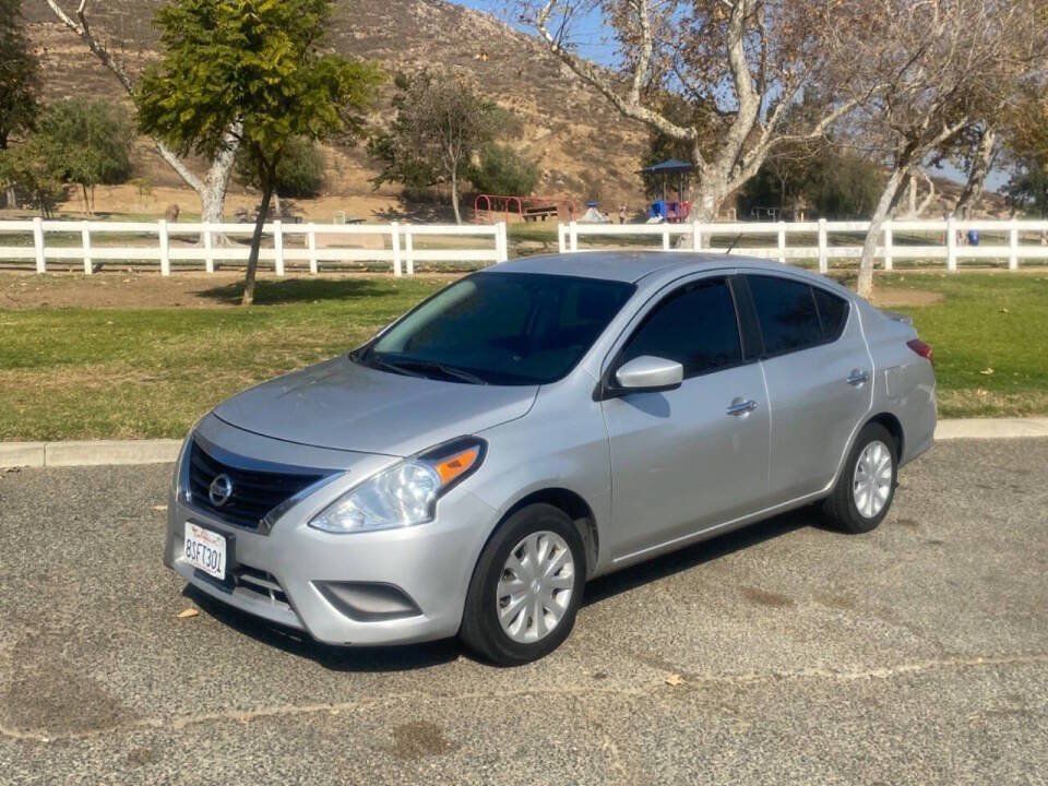 Used 2018 Nissan Versa SV FWD image 1