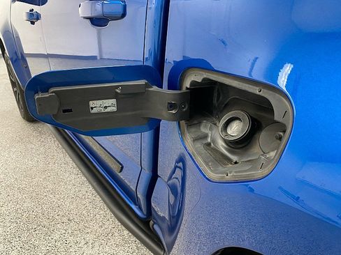 Used 2020 Chevrolet Colorado LT w/ Colorado RST Special Edition image 27