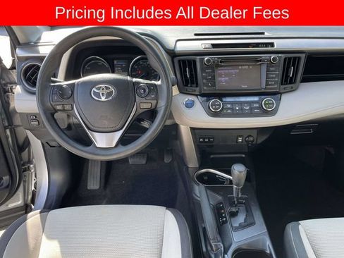 Used 2018 Toyota RAV4 LE AWD/4WD image 14