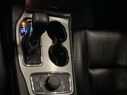 Used 2018 Jeep Grand Cherokee Limited image 20