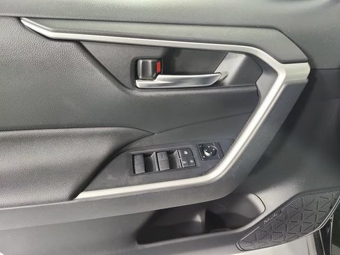 Used 2019 Toyota RAV4 XLE AWD/4WD image 20